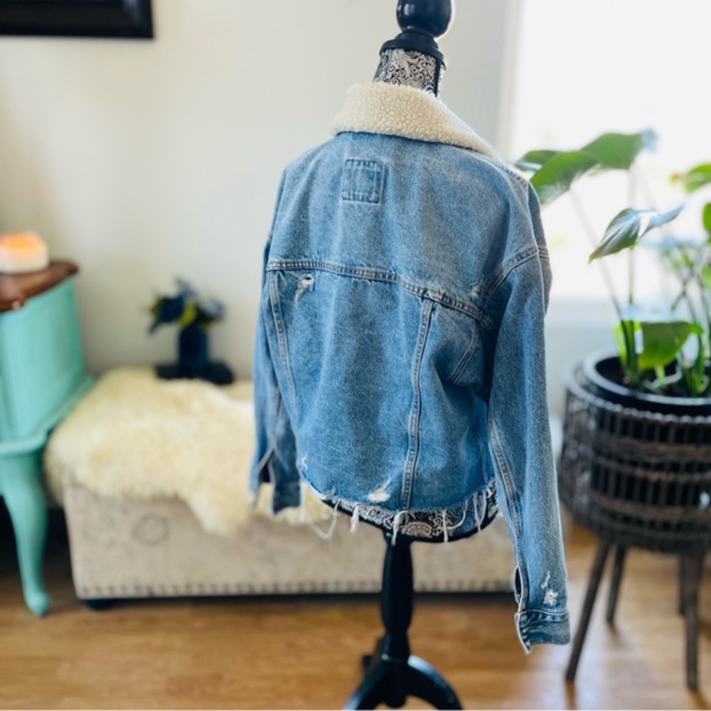 Abercrombie & Fitch Sherpa Collar Oversize Trucker Crop Denim Jacket Size L - Picture 5 of 12
